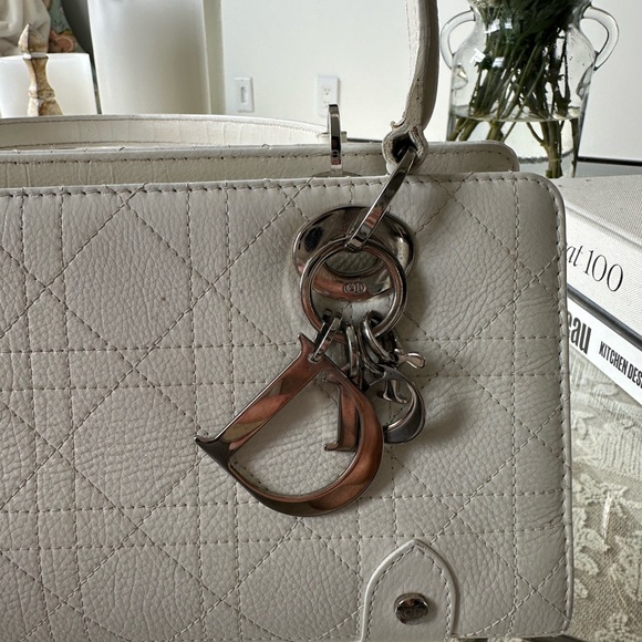 Dior White Leather Shoulder Bag - Picture 2 of 3